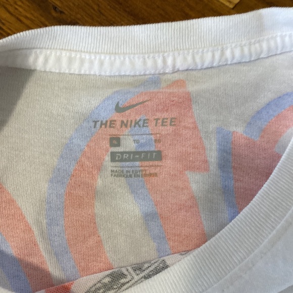 Like new Nike Lebron James shirt - Picture 3 of 3